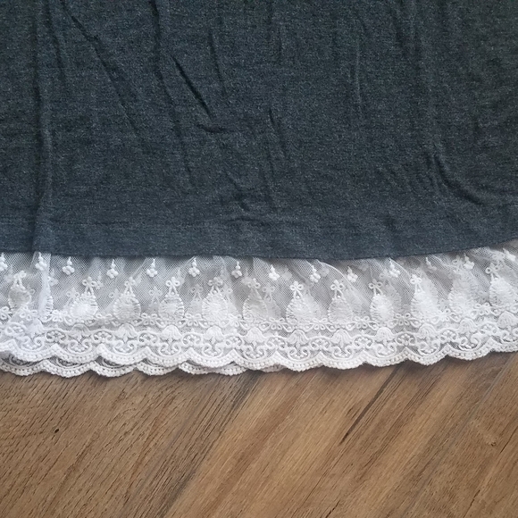 AB Studio Lace Trim Bottom Tee - Small - Picture 2 of 8